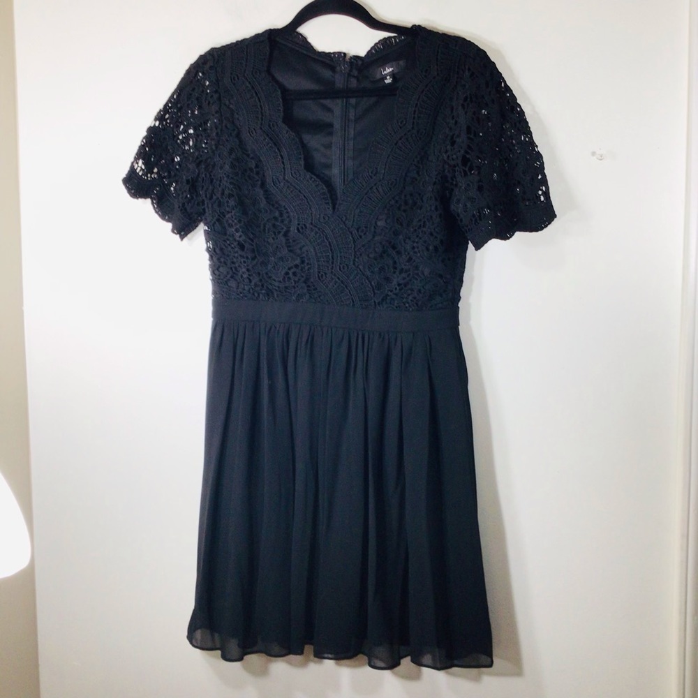 Lulu’s medium black lace dress